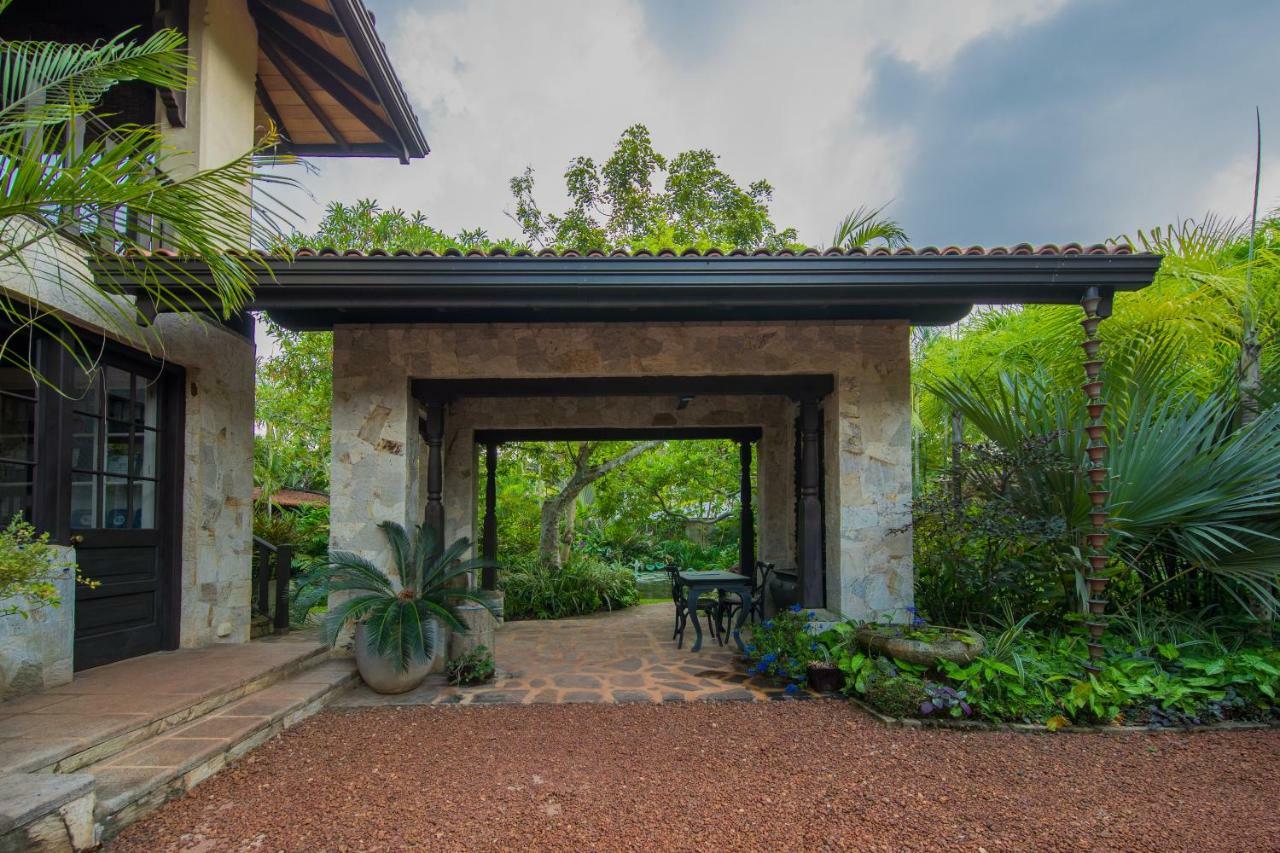 Sergeant House Boutique Villa & Private Beach أونا واتونا المظهر الخارجي الصورة